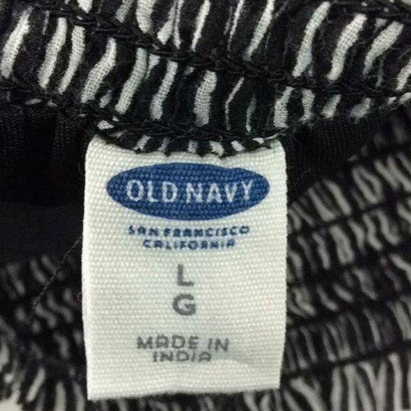 Old Navy Black & White Striped large‎ skater flare Skirt - Picture 4 of 7